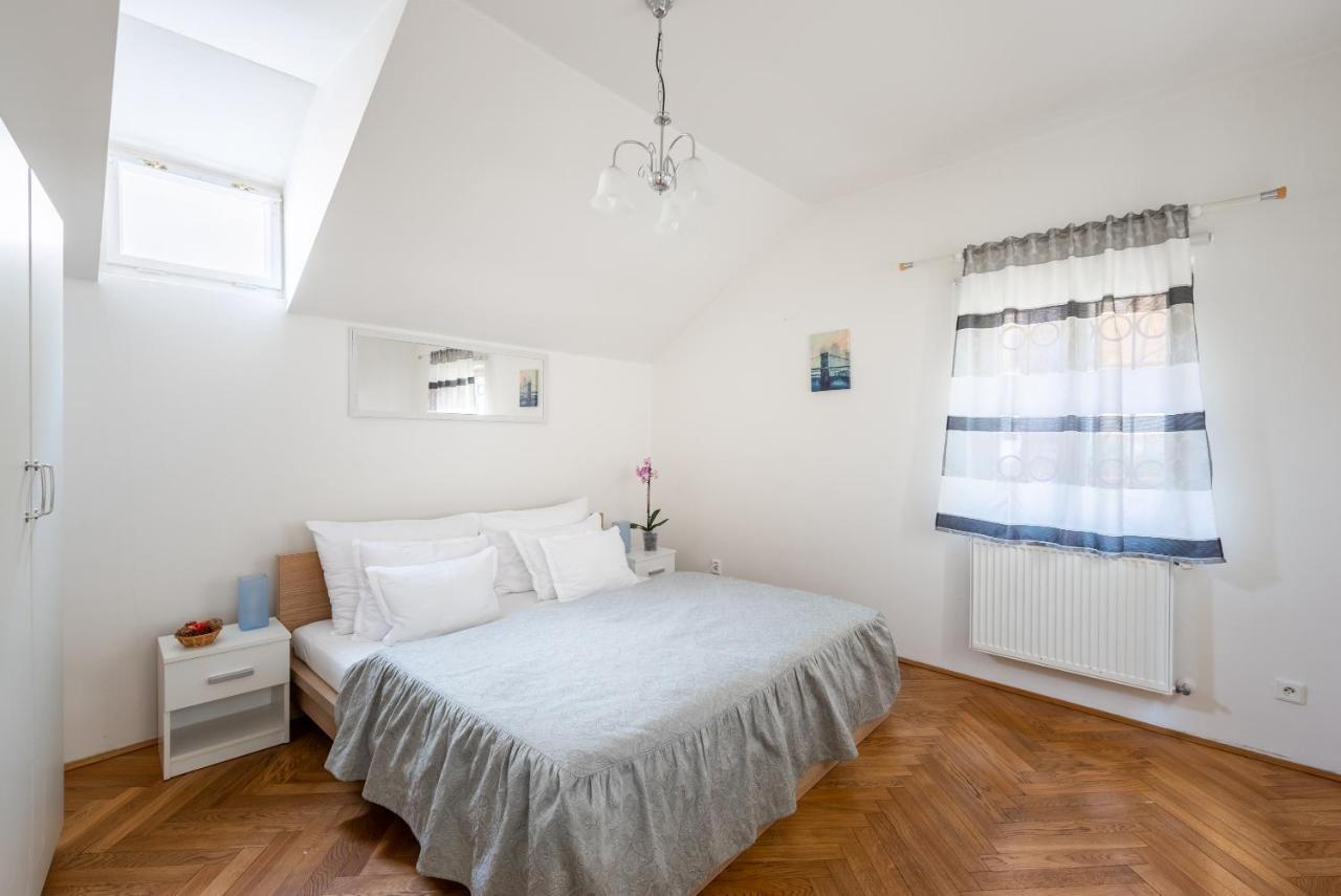 St. George Apartments Praha Bagian luar foto