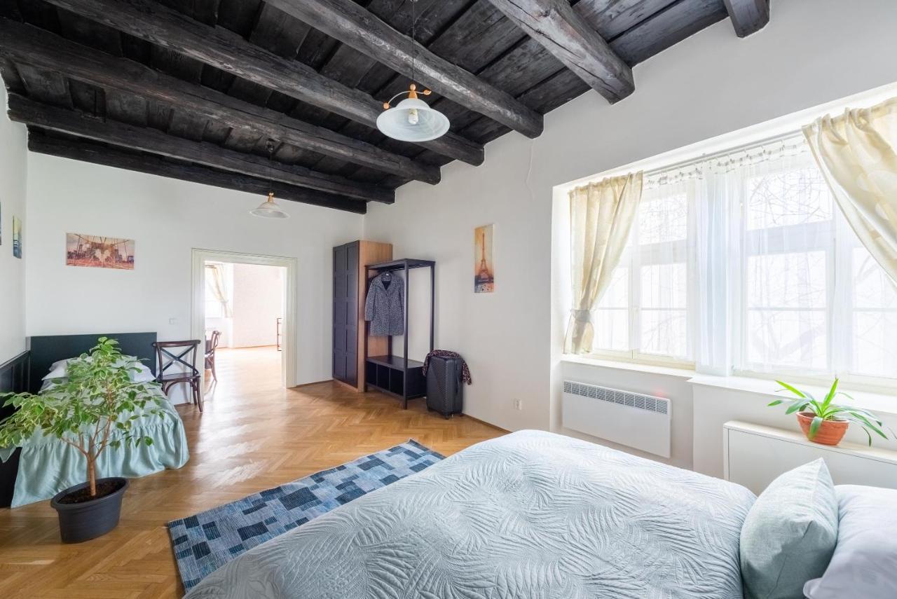 St. George Apartments Praha Bagian luar foto