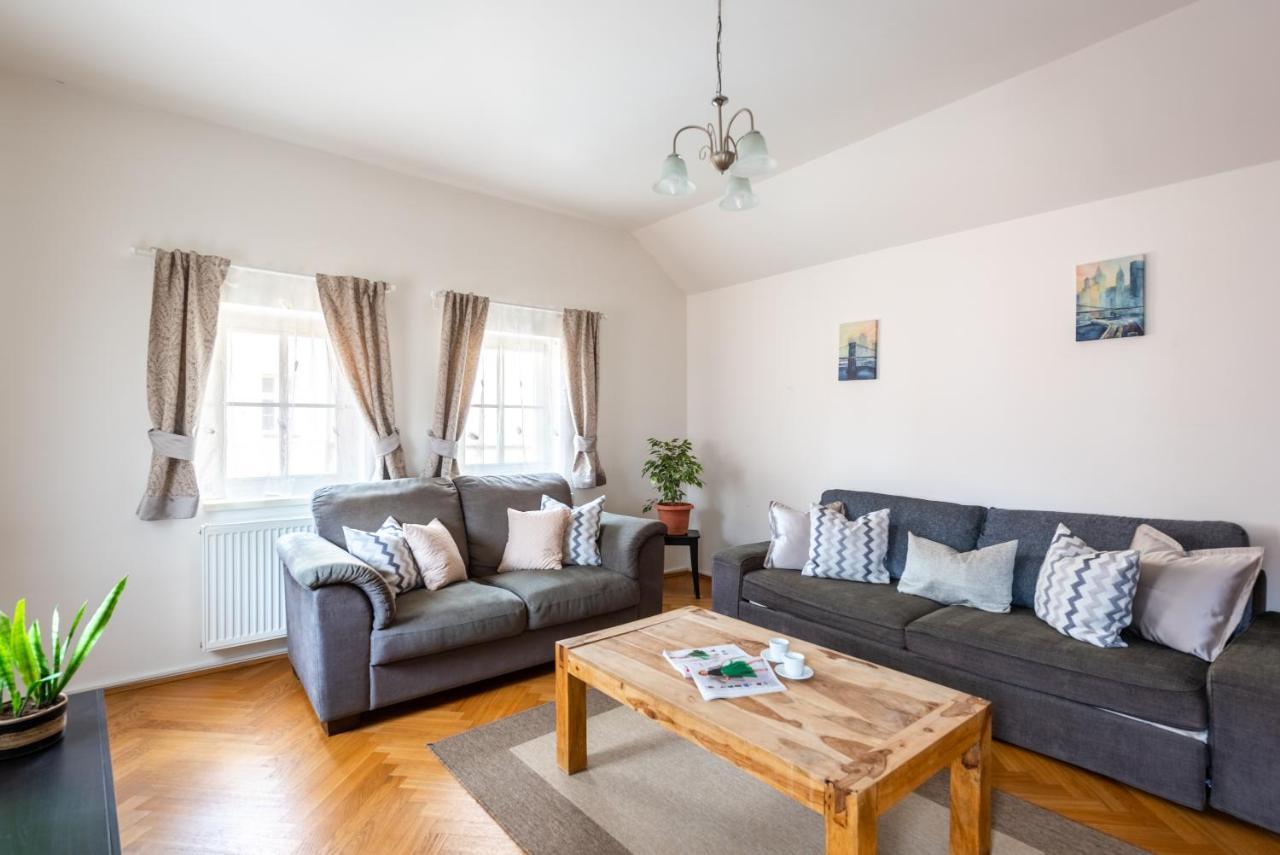St. George Apartments Praha Bagian luar foto