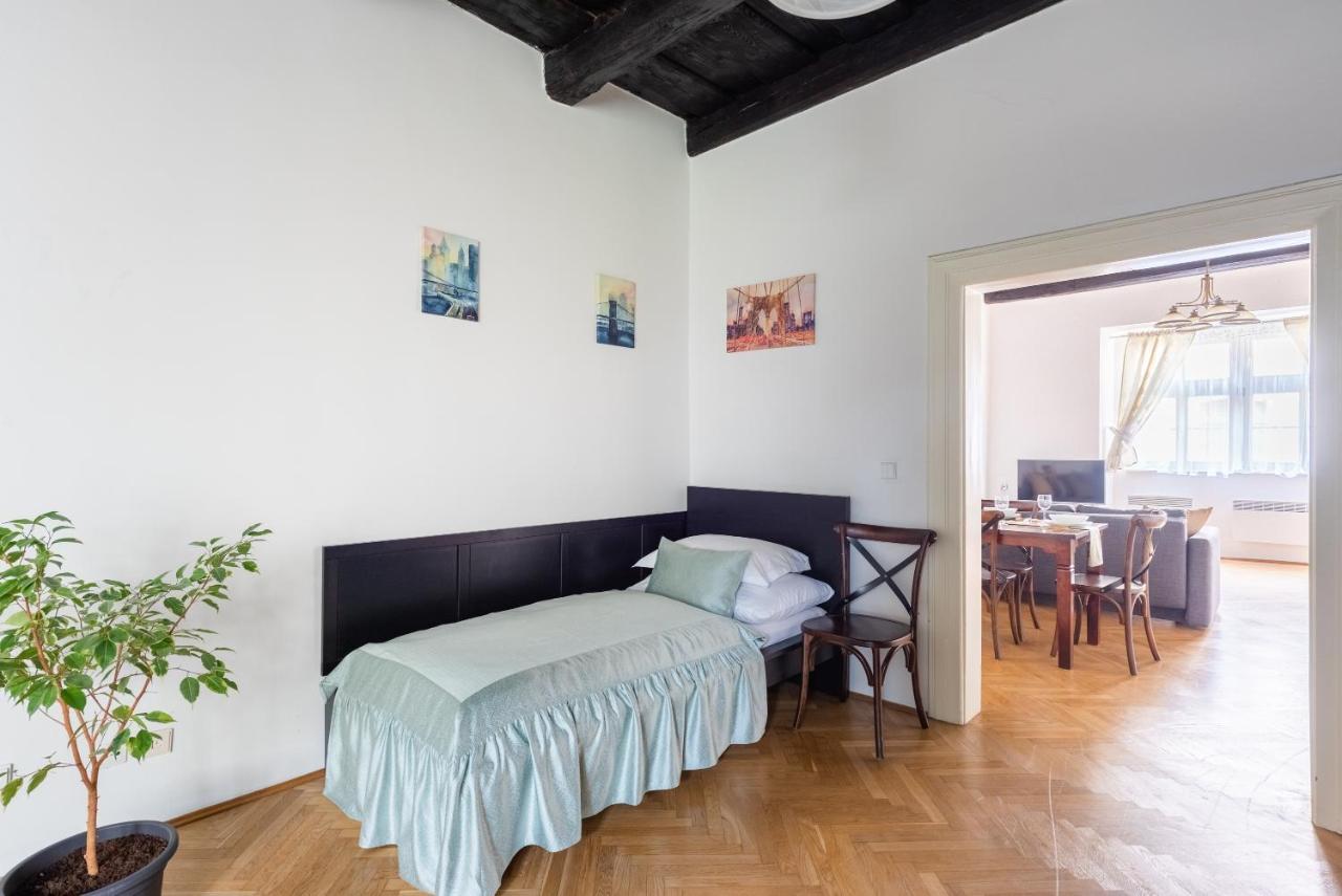 St. George Apartments Praha Bagian luar foto