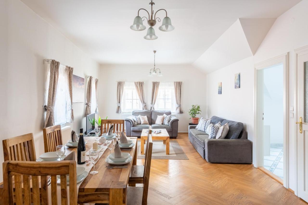 St. George Apartments Praha Bagian luar foto