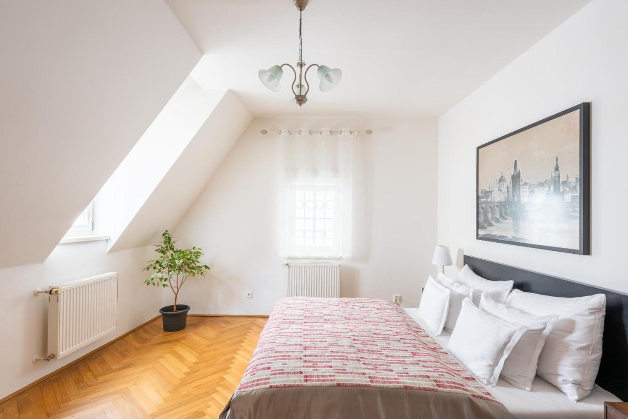 St. George Apartments Praha Bagian luar foto