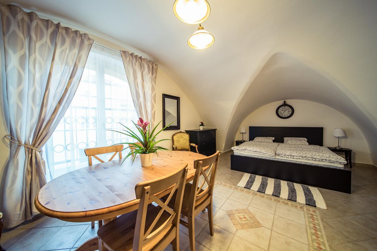 St. George Apartments Praha Bagian luar foto